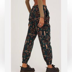 Urban Outfitters Penelope Aztec Jogger Pants Women’s XS